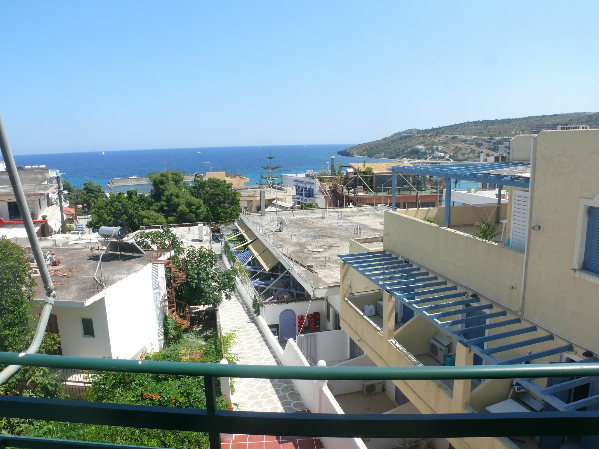 Hotel Karyatides Agia Marina  Exterior foto